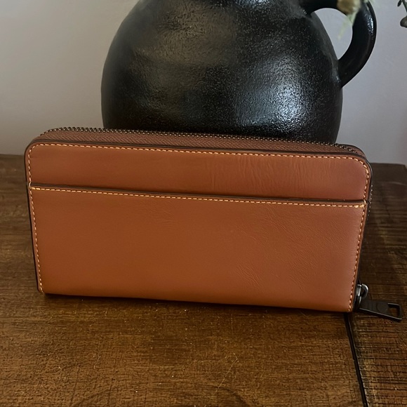 Coach Accordian Wallet - Picture 9 of 10